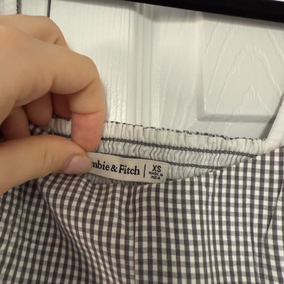 Abercrombie & Fitch Gray Checkered Top - Picture 3 of 3